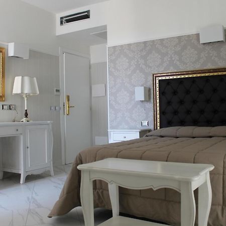 Hotel Residence Villa Del Mare Римини Екстериор снимка