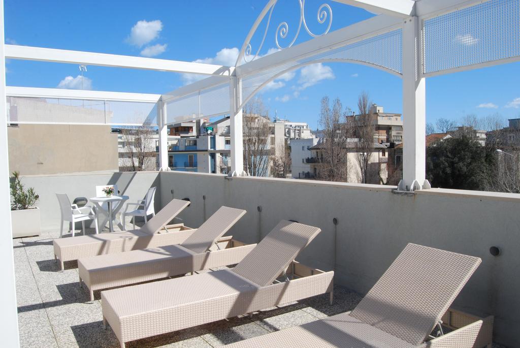 Hotel Residence Villa Del Mare Римини Екстериор снимка