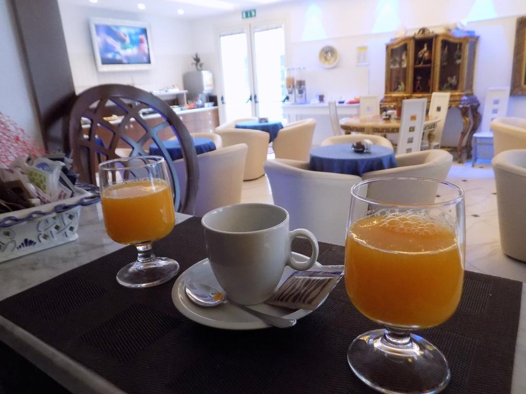 Hotel Residence Villa Del Mare Римини Екстериор снимка