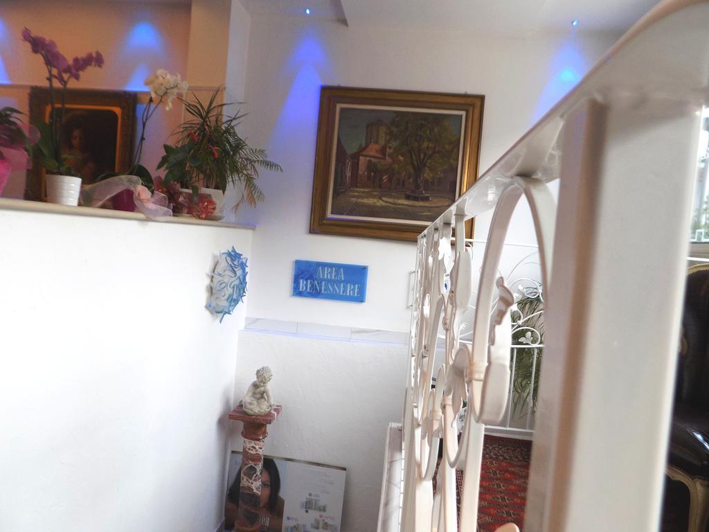 Hotel Residence Villa Del Mare Римини Екстериор снимка