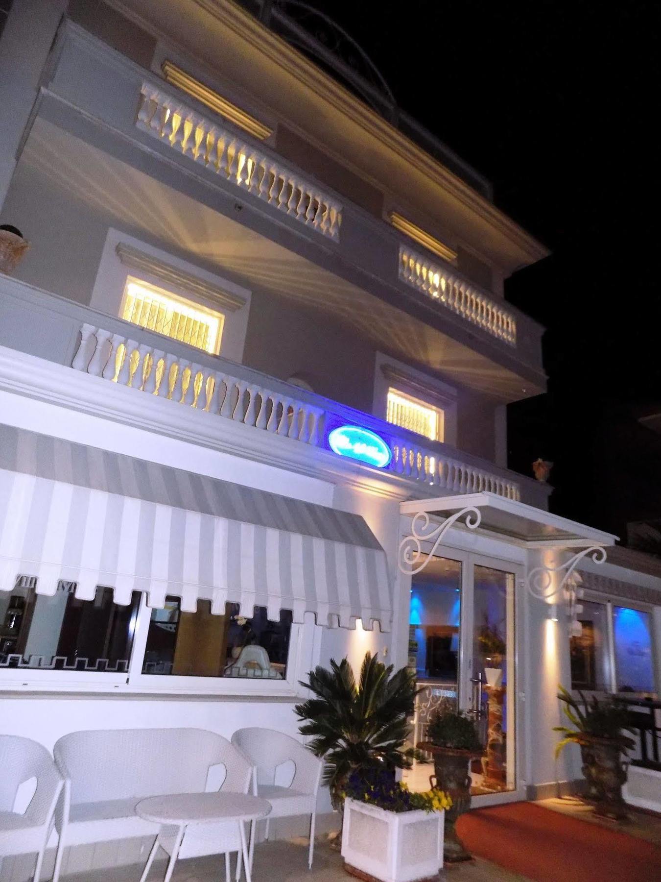 Hotel Residence Villa Del Mare Римини Екстериор снимка