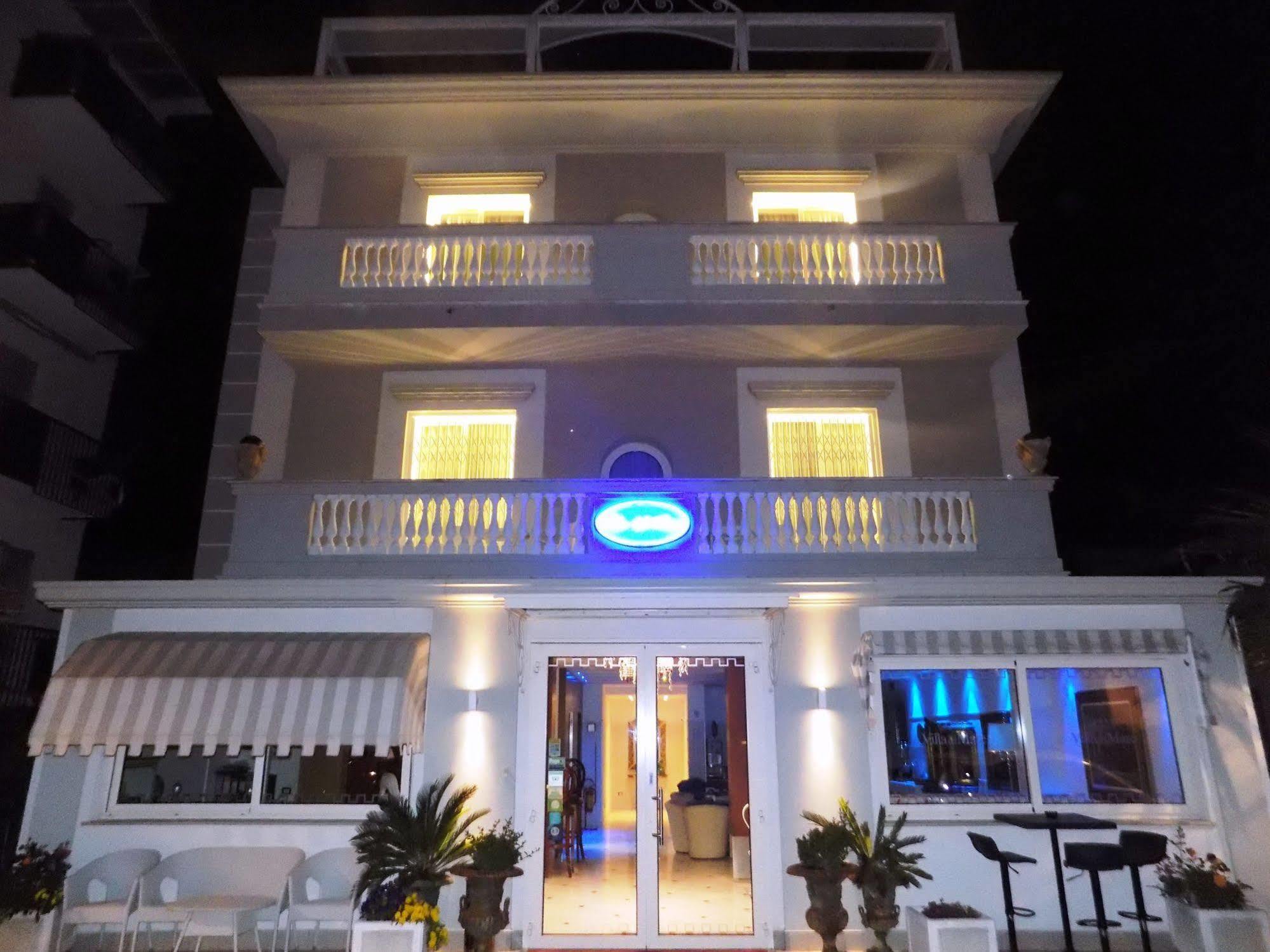 Hotel Residence Villa Del Mare Римини Екстериор снимка