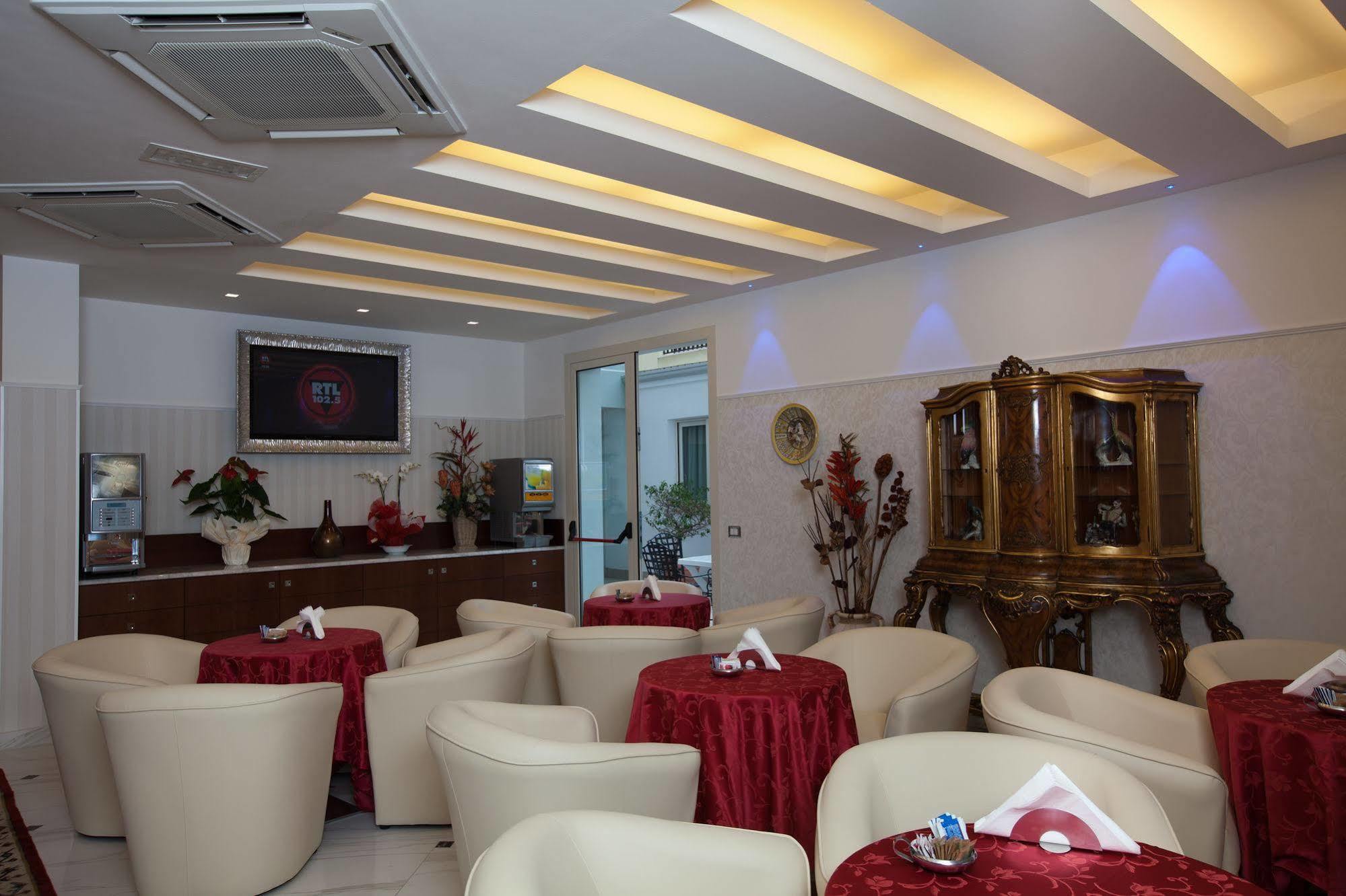 Hotel Residence Villa Del Mare Римини Екстериор снимка